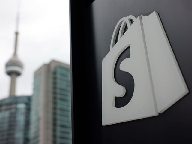 Shopify Stock To Rally 15% More? Analyst Sees Boost From OpenAI's ChatGPT Checkout Rollback