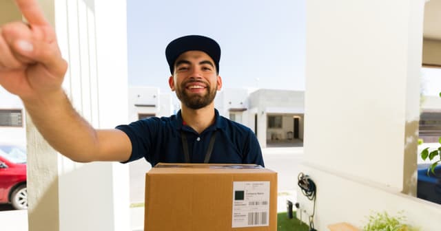 Shipping giant slashing nearly 500 locations